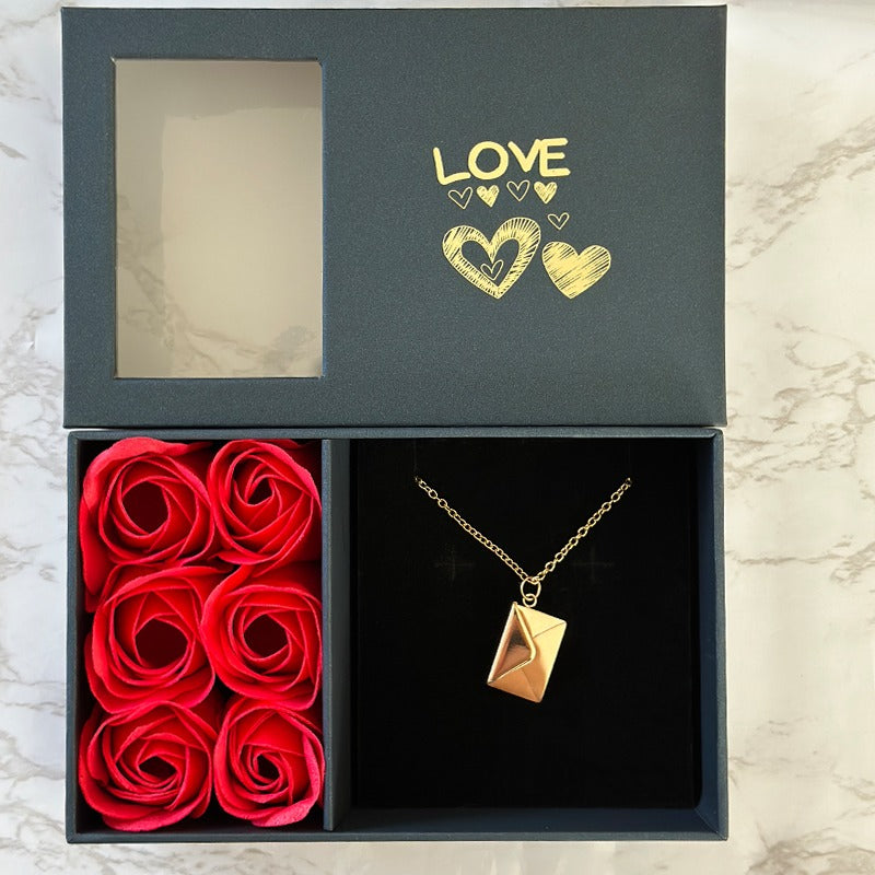 Coffret Cadeau saint valentin  - Roses Éternelles & Collier Enveloppe