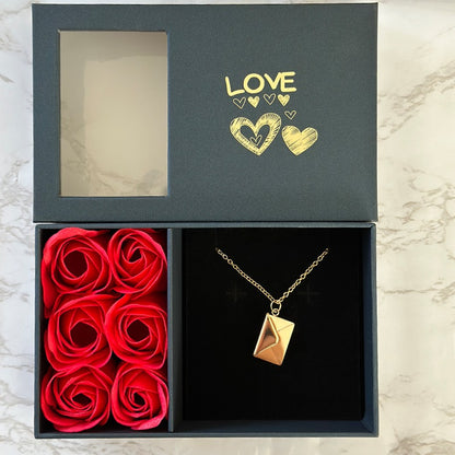 Coffret Cadeau saint valentin  - Roses Éternelles & Collier Enveloppe